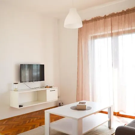 ホームステイ Apartman Lovren *