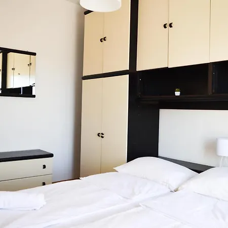 Apartman Lovren ホームステイ